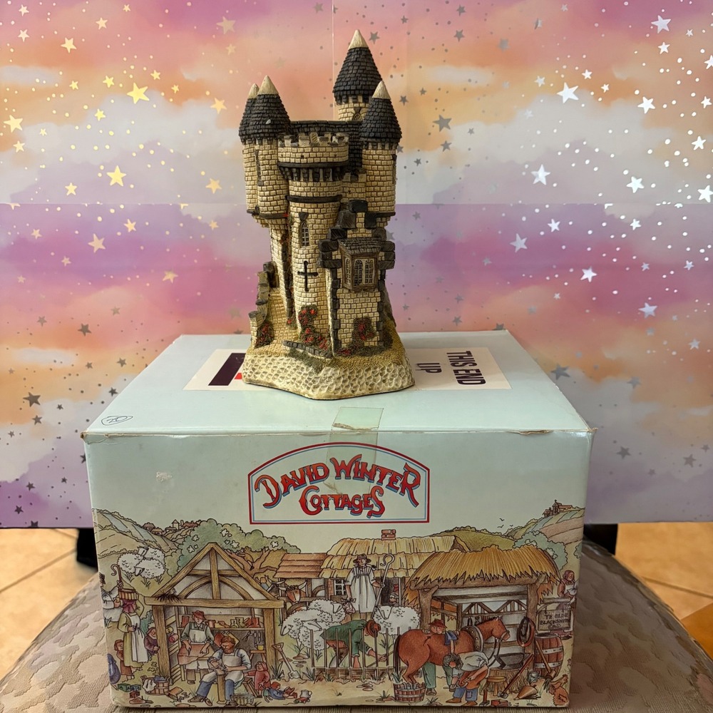 David Winter Macbeth's Castle 1988 Scottish Collection Vintage Figurine with Box